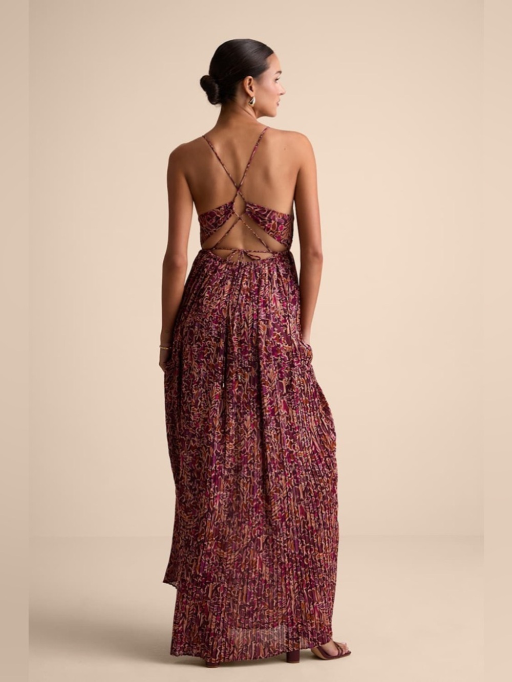 LULU’S KIT PLUM MULTI FLORAL PLEATED LACE UP MAXI DRESS - Picture 3 of 16
